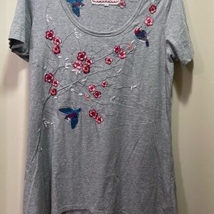 Johnny Was Gray Pink Embellished Short Sleeve T-Shirt. Shark bite hem.